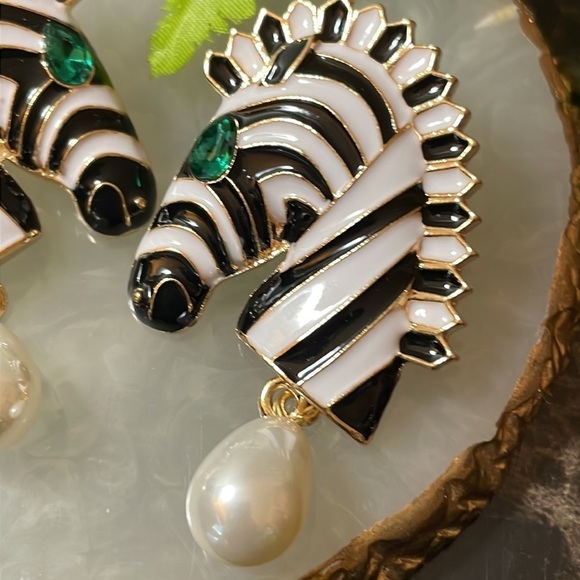 Zara Enamel Pearl Zebra Earrings - Picture 10 of 17